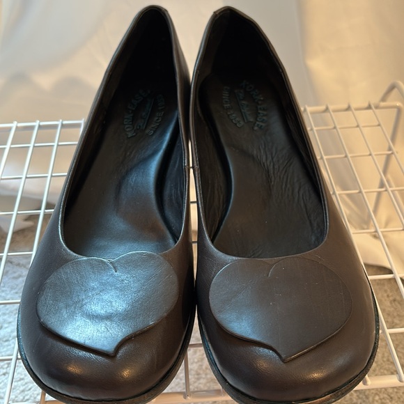 Kork-Ease Black Heart Accent Leather Slip On Shoes Size 11 - Picture 4 of 5